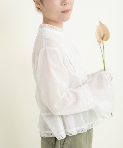 Dot&Stripes CHILD WOMAN(ドットアンドストライプス チャイルドウーマン)の「80ボイルレース ピンタックスタンドカラーブラウス(シャツ/ブラウス・レディース・ホワイト・FREE)」の5枚目の写真