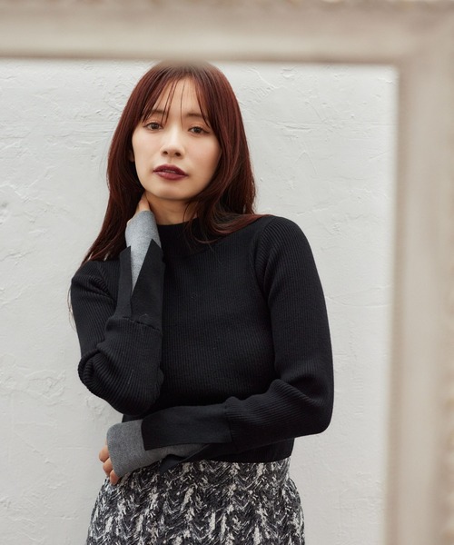 mysty woman(ミスティウーマン)の「袖レイヤード配色ニット 636274(ニット/セーター・レディース・グレー/ブラック系その他/アイボリー/ブラック・FREE)」の2枚目の写真