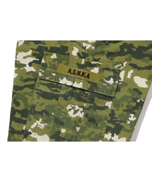 A BATHING APE（アベイシングエイプ）の「MULTI PIXEL CAMO M-65 CARGO PANTS（その他パンツ・メンズ・ブラック/グリーン・LARGE/SMALL/MEDIUM）」の6枚目の写真