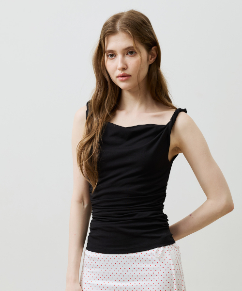 ARI(アリ)の「COS TWISTED SHIRRLING TOP / BLACK(Tシャツ/カットソー・レディース・ブラック・FREE)」の3枚目の写真