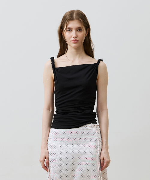 ARI(アリ)の「COS TWISTED SHIRRLING TOP / BLACK(Tシャツ/カットソー・レディース・ブラック・FREE)」の4枚目の写真