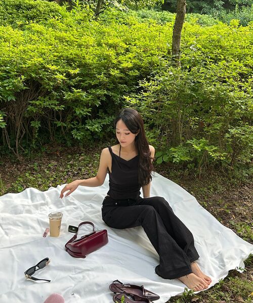 ARI(アリ)の「COS TWISTED SHIRRLING TOP / BLACK(Tシャツ/カットソー・レディース・ブラック・FREE)」の9枚目の写真