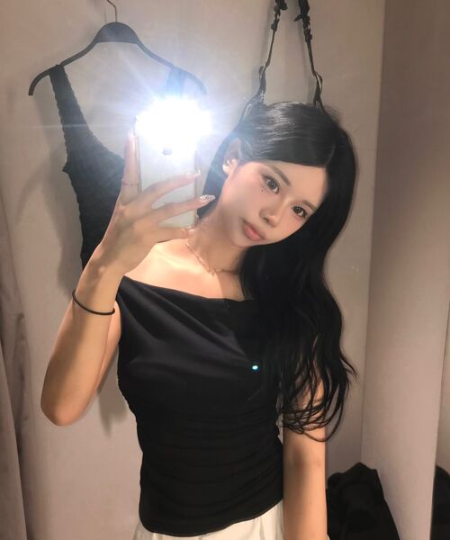 ARI(アリ)の「COS TWISTED SHIRRLING TOP / BLACK(Tシャツ/カットソー・レディース・ブラック・FREE)」の12枚目の写真