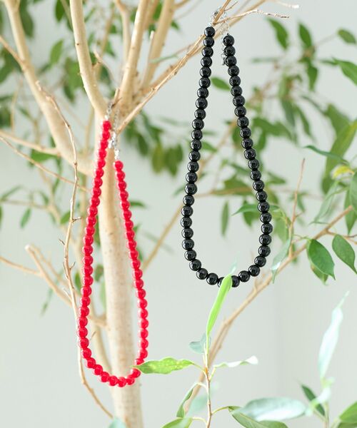 le.coeur blanc（ルクールブラン）の「O ビーズネックレス（ネックレス・レディース・レッド/ブラック・FREE）」の4枚目の写真