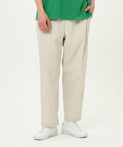 ブリーズテーパードパンツ IVORY