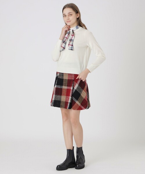 BLUE LABEL CRESTBRIDGE（ブルーレーベルクレストブリッジ）の「ウールアクリルブレンドスカーフニット（ニット/セーター・レディース・レッド系その他/オフホワイト/ブラック/ダークネイビー・38）」の5枚目の写真