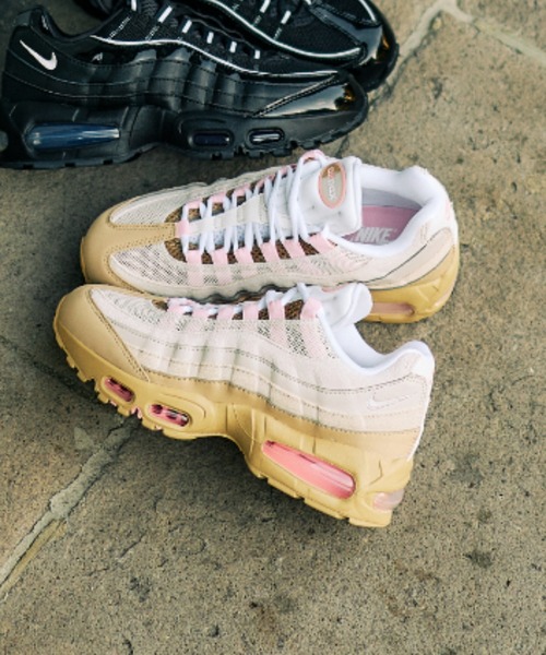 NIKE(ナイキ)の「W AIR MAX 95 IB6396-201(スニーカー・レディース・カーキ・23.5cm/24.0cm/24.5cm/25.0cm/26.0cm/25.5cm/23.0cm/22.5cm)」の2枚目の写真