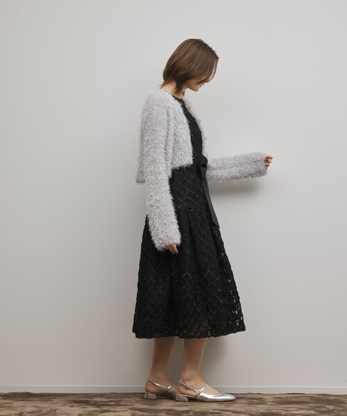 GRACE CONTINENTAL（グレースコンチネンタル）の「フェザーショートボレロ（カーディガン/ボレロ・レディース・ブラック/シルバー・36）」の4枚目の写真