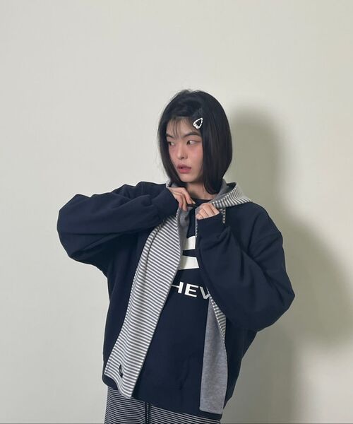 MIHEV（ミヘブ）の「[ユニセックス] ビッグクラシックロゴスウェットシャツネイビー（スウェット・レディース・その他・FREE）」の7枚目の写真