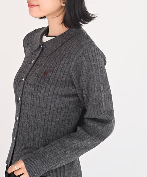 rps（アールピーエス）の「ケーブルポロニットカーディガン（カーディガン/ボレロ・レディース・グレー系その他/アイボリー/レッド・フリー）」の9枚目の写真