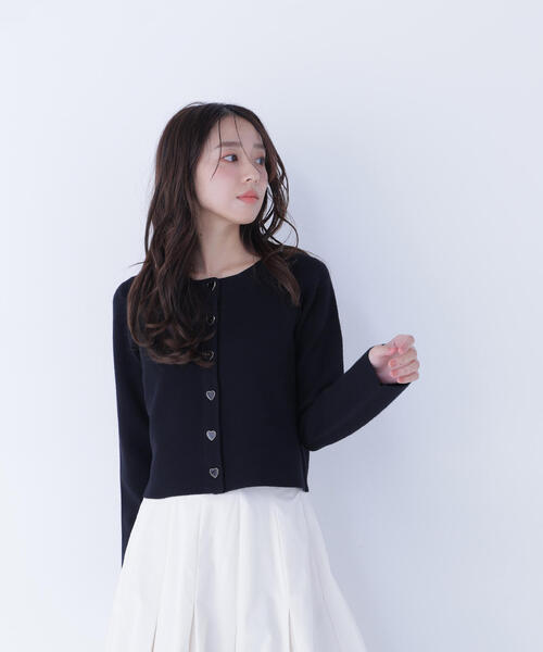 NATURAL BEAUTY BASIC（ナチュラルビューティーベーシック）の「◇ハートボタンニットジャケット（カーディガン/ボレロ・レディース・ブラック/ライトグリーン/オフホワイト/グレー・FREE）」の8枚目の写真