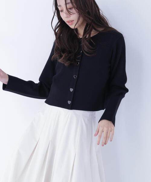 NATURAL BEAUTY BASIC（ナチュラルビューティーベーシック）の「◇ハートボタンニットジャケット（カーディガン/ボレロ・レディース・ブラック/ライトグリーン/オフホワイト/グレー・FREE）」の12枚目の写真