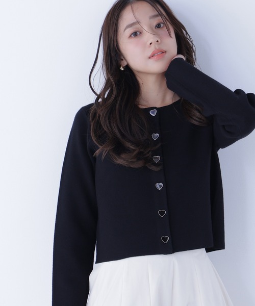 NATURAL BEAUTY BASIC（ナチュラルビューティーベーシック）の「◇ハートボタンニットジャケット（カーディガン/ボレロ・レディース・ブラック/ライトグリーン/オフホワイト/グレー・FREE）」の3枚目の写真