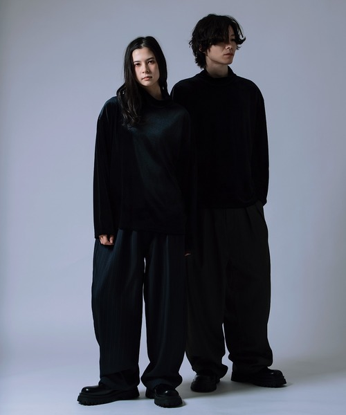 improves（インプローブス）の「【Unisex】ベロア素材 ハイネック プルオーバー（Tシャツ/カットソー・メンズ・ブラック/オフホワイト/チャコール/ダークブラウン・MEDIUM/LARGE）」の9枚目の写真