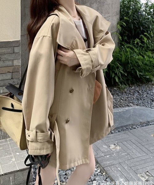 ベージュ トレンチコート ボタン留め ベルト付き セール】【26年春夏新作】ベルト付き金ボタンスタンドカラー トレンチ