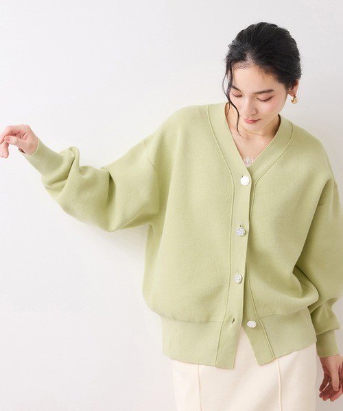 VIS(ビス)の「釦アクセントコクーンカーディガン(カーディガン/ボレロ・レディース・ライトグレー/オフホワイト/ライトグリーン・FREE)」の3枚目の写真