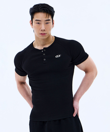 MIHAK（ミハク）の「メタルロゴマッスルフィットヘンリーネックTシャツ（ブラック）（Tシャツ/カットソー）」