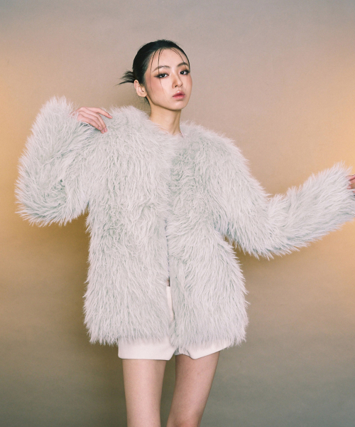 A.R.U(エイアールユー)の「CLOUDY FAUX FUR COAT(ムートンコート・レディース・カーキ/イエロー/ミント・FREE)」の9枚目の写真