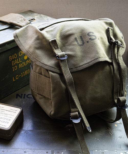 ８(eight)（エイト）の「M1961 コンバットバッグ（ショルダーバッグ・メンズ・オリーブ・FREE）」の2枚目の写真