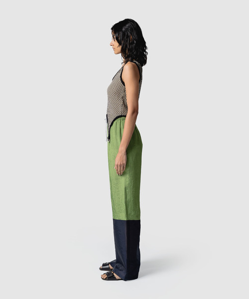 muller of yoshiokubo(ミュラーオブヨシオクボ)の「muller of yoshiokubo ミュラーオブヨシオクボ / WRINKLES PANELED PANTS リンクルパネルイージーワイドパンツ / MLS26407(その他パンツ・レディース・モスグリーン/ピンク/グリーン・36/38)」の5枚目の写真