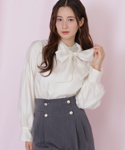 JILL by JILL STUART(ジルバイジルスチュアート)の「袖タックシアーボウタイブラウス(シャツ/ブラウス・レディース・ホワイト/ピンク/ブルー・FREE)」の2枚目の写真