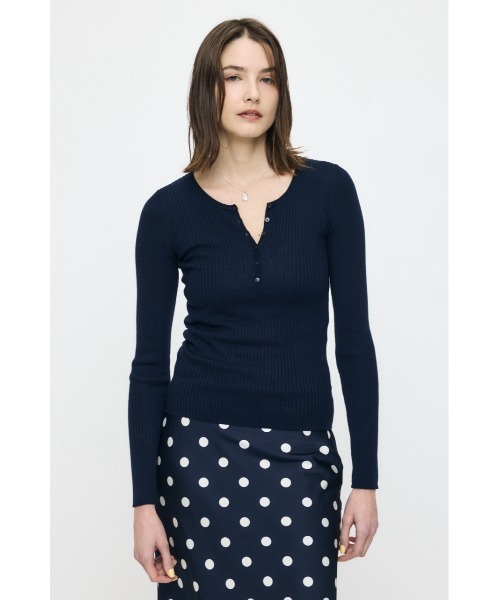 MOUSSY(マウジー)の「【26年SS新作】CALM TOUCH HENRY NECK トップス(ニット/セーター・レディース・ライトピンク/オフホワイト/杢グレー/ダークネイビー・FREE)」の8枚目の写真