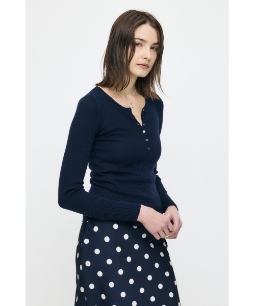 MOUSSY(マウジー)の「【26年SS新作】CALM TOUCH HENRY NECK トップス(ニット/セーター・レディース・ライトピンク/オフホワイト/杢グレー/ダークネイビー・FREE)」の9枚目の写真