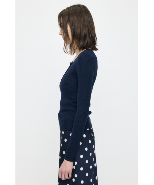 MOUSSY(マウジー)の「【26年SS新作】CALM TOUCH HENRY NECK トップス(ニット/セーター・レディース・ライトピンク/オフホワイト/杢グレー/ダークネイビー・FREE)」の10枚目の写真