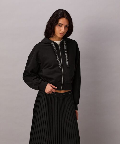 Calvin Klein(カルバン・クライン)の「フルジップフーデッドロングスリーブテリースウェット(スウェット・レディース・グレー系その他/ブラック・XS/M/S)」の2枚目の写真