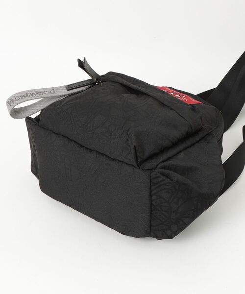 Vivienne Westwood(ヴィヴィアンウエストウッド)の「TANGLED ORB JACQUARD RUCKSACK S(バックパック/リュック・レディース・ブラック・FREE)」の3枚目の写真