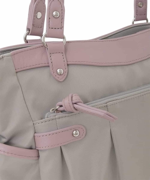 MK MICHEL KLEIN（エムケーミッシェルクラン）の「[撥水/2WAY/A4収納可]サイドポケットパイピングバッグ（トートバッグ・レディース・ブラック/ライトグレー/モカ・00）」の11枚目の写真