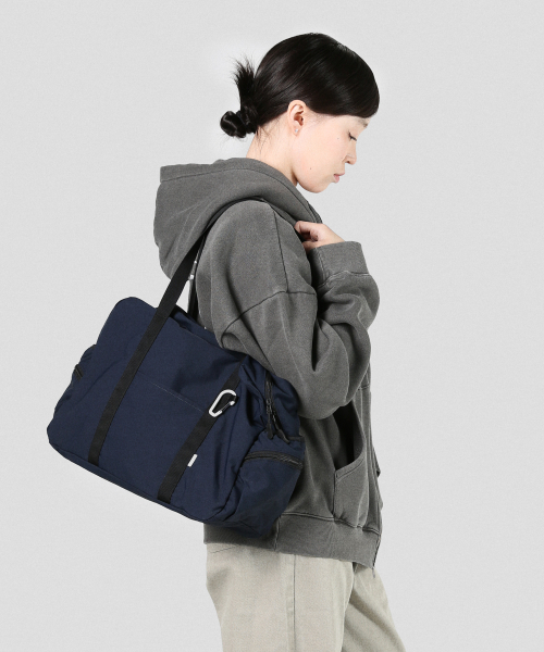 JENNER（ジェンナー）の「フロー 軽量リサイクルナイロンショルダーバッグ [ネイビー]（ショルダーバッグ・レディース・その他・FREE）」の3枚目の写真