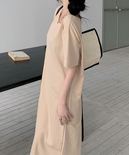 SallyLunn(サリーラン)の「バックオープン チェーンデザイン ロングワンピース(ワンピース・レディース・ベージュ/ブラック・LARGE/MEDIUM)」の3枚目の写真