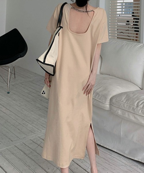 SallyLunn(サリーラン)の「バックオープン チェーンデザイン ロングワンピース(ワンピース・レディース・ベージュ/ブラック・LARGE/MEDIUM)」の7枚目の写真