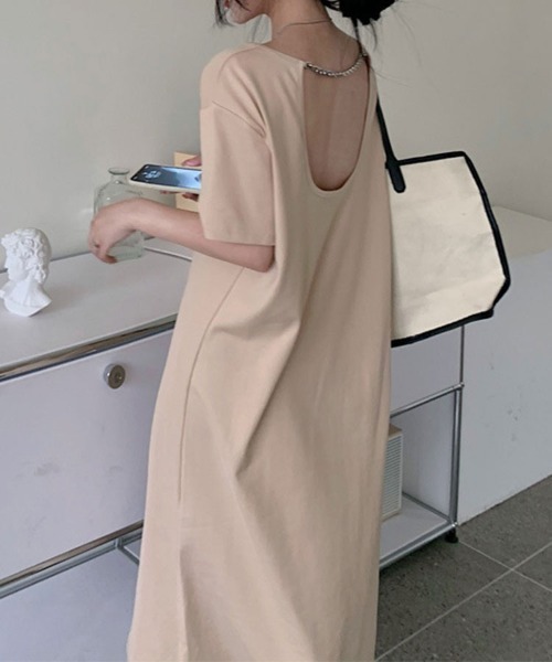 SallyLunn(サリーラン)の「バックオープン チェーンデザイン ロングワンピース(ワンピース・レディース・ベージュ/ブラック・LARGE/MEDIUM)」の8枚目の写真