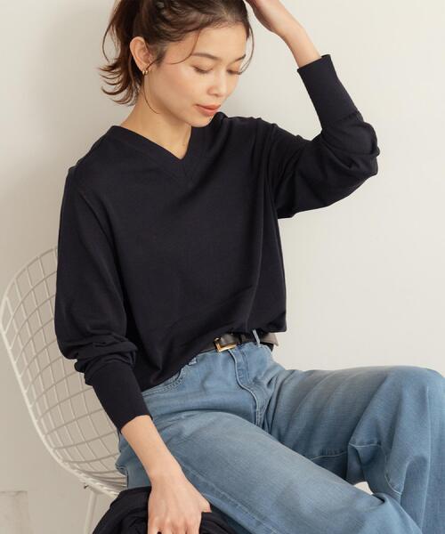 UNTITLED（アンタイトル）の「シアーVネックニット（ニット/セーター・レディース・ネイビー/ナチュラル・48/44/04/02/00）」の2枚目の写真