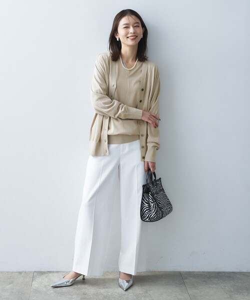 UNTITLED（アンタイトル）の「シアーVネックニット（ニット/セーター・レディース・ネイビー/ナチュラル・48/44/04/02/00）」の17枚目の写真