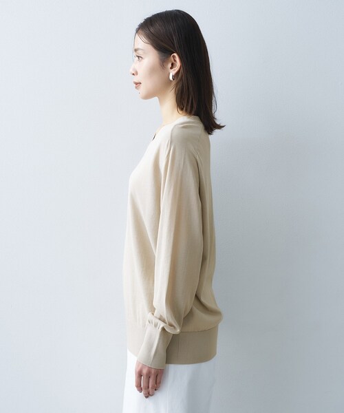 UNTITLED（アンタイトル）の「シアーVネックニット（ニット/セーター・レディース・ネイビー/ナチュラル・48/44/04/02/00）」の7枚目の写真