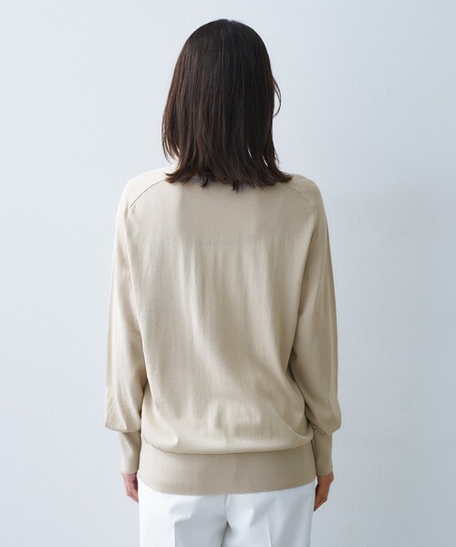 UNTITLED（アンタイトル）の「シアーVネックニット（ニット/セーター・レディース・ネイビー/ナチュラル・48/44/04/02/00）」の6枚目の写真