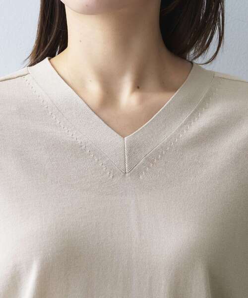 UNTITLED（アンタイトル）の「シアーVネックニット（ニット/セーター・レディース・ネイビー/ナチュラル・48/44/04/02/00）」の5枚目の写真