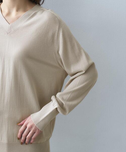 UNTITLED（アンタイトル）の「シアーVネックニット（ニット/セーター・レディース・ネイビー/ナチュラル・48/44/04/02/00）」の4枚目の写真