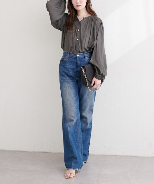 natural couture(ナチュラルクチュール)の「マット釦とろみサテンブラウス(シャツ/ブラウス・レディース・オフホワイト/グレイッシュベージュ/ピンクベージュ/サックスブルー/ピンク/ラベンダー/チャコールグレー・FREE)」の18枚目の写真