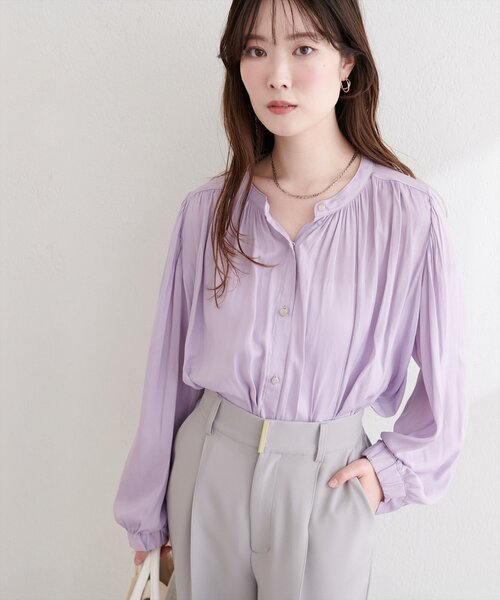 natural couture(ナチュラルクチュール)の「マット釦とろみサテンブラウス(シャツ/ブラウス・レディース・オフホワイト/グレイッシュベージュ/ピンクベージュ/サックスブルー/ピンク/ラベンダー/チャコールグレー・FREE)」の20枚目の写真