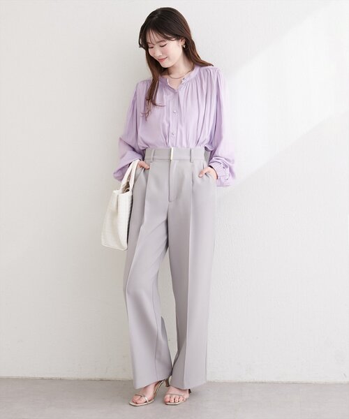 natural couture(ナチュラルクチュール)の「マット釦とろみサテンブラウス(シャツ/ブラウス・レディース・オフホワイト/グレイッシュベージュ/ピンクベージュ/サックスブルー/ピンク/ラベンダー/チャコールグレー・FREE)」の22枚目の写真