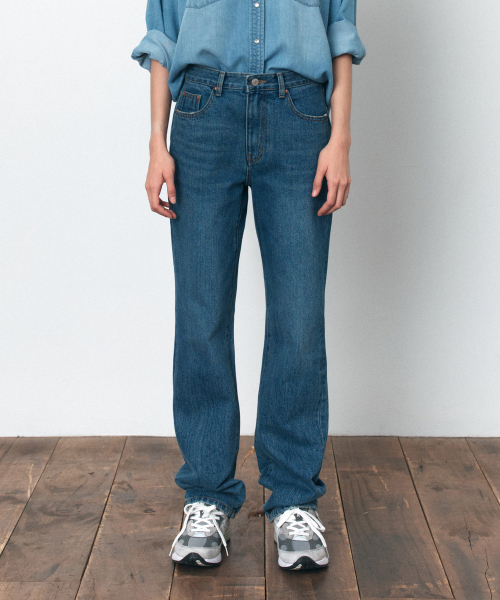 SIYAZU（シヤジュ）の「SIJN6105 ストレートカラムジーンズ_Medium blue（デニムパンツ・レディース・インディゴブルー・SMALL/MEDIUM/LARGE）」の2枚目の写真