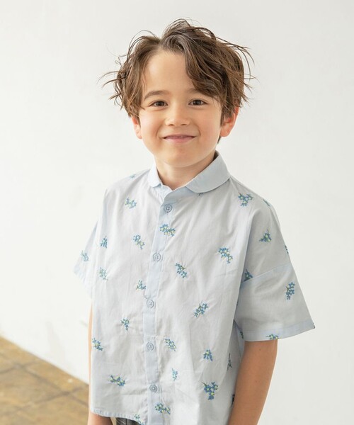 BRANSHES(ブランシェス)の「【おそろい】花刺しゅう半袖シャツ(シャツ/ブラウス・キッズ・オフホワイト/ブルー・140/150/110/100/120/130/80/90)」の2枚目の写真