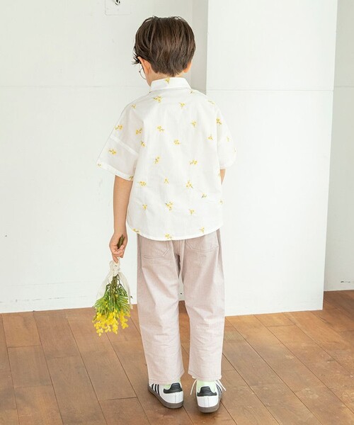 BRANSHES(ブランシェス)の「【おそろい】花刺しゅう半袖シャツ(シャツ/ブラウス・キッズ・オフホワイト/ブルー・140/150/110/100/120/130/80/90)」の3枚目の写真