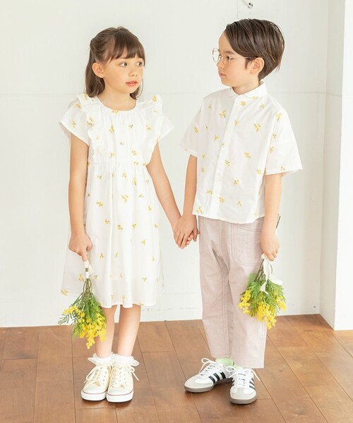 BRANSHES(ブランシェス)の「【おそろい】花刺しゅう半袖シャツ(シャツ/ブラウス・キッズ・オフホワイト/ブルー・140/150/110/100/120/130/80/90)」の5枚目の写真