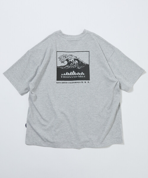 FREAK'S STORE(フリークスストア)の「限定展開 THOUSAND MILE×FREAK'S STORE サウザンドマイル 別注 バックプリント ウェーブロゴ Tシャツ 抗菌防臭 吸水速乾(Tシャツ/カットソー・メンズ・ホワイト/グリーン/アッシュグレー/ブラック・SMALL/MEDIUM/LARGE)」の17枚目の写真