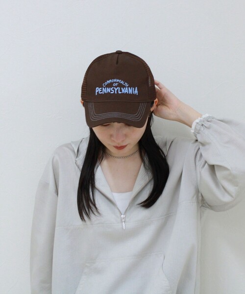 fredy emue（フレディエミュ）の「【CASSELINI/キャセリーニ】刺しゅうメッシュキャップ（キャップ・レディース・ブラウン/アイボリー/ライトブルー・FREE）」の2枚目の写真